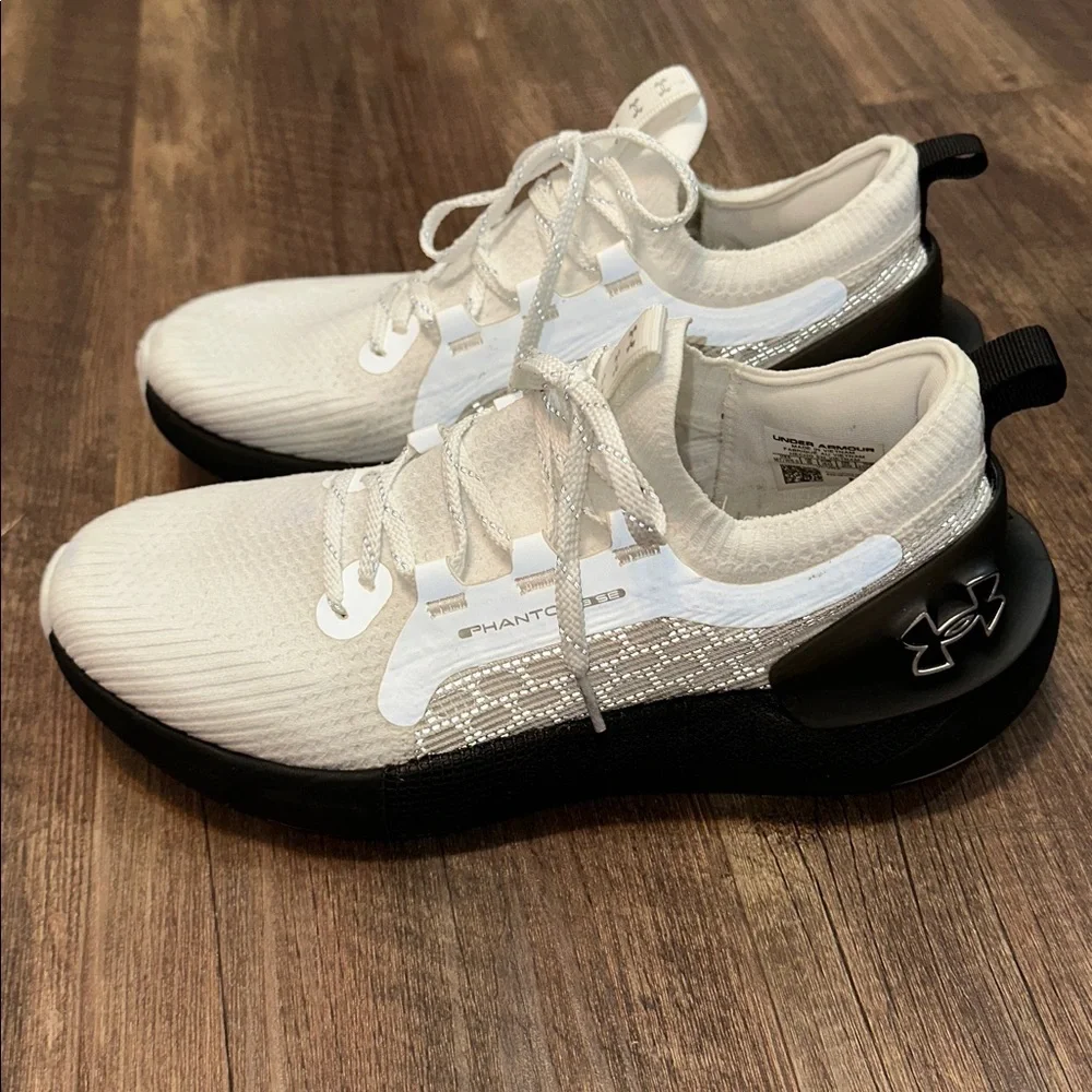 Under Armour HOVR Phantom 3 SE‎ Woman's Size 8.5 White and Black EEUC
